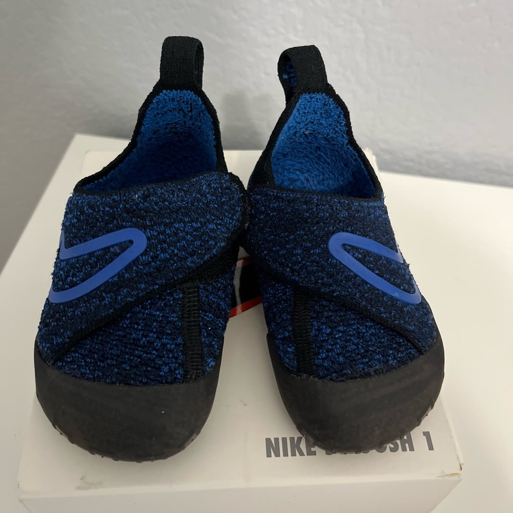 Nike Swoosh 1 Navy and Black Sneakers